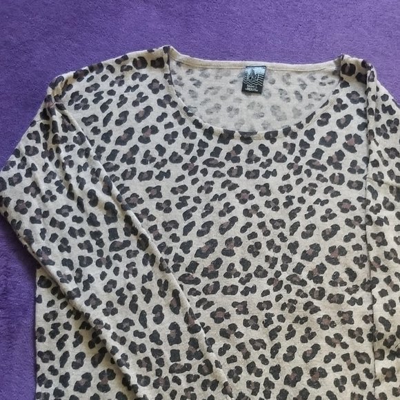Leopard Print Sweater - Picture 4 of 4